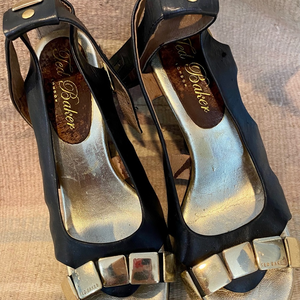 Vintage Ted Baker London Woman’s Black Ankle Strap Platform Heels -Gold Trim Sz8